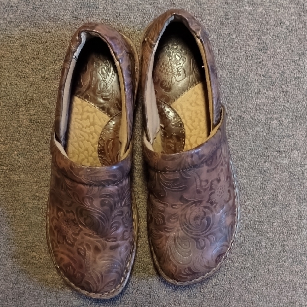 boc Brown Embossed Women's Mules
